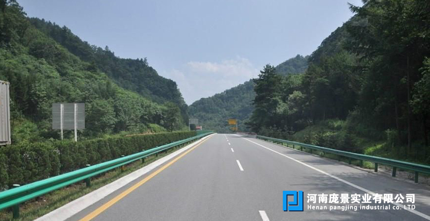 高速公路护栏板.jpg