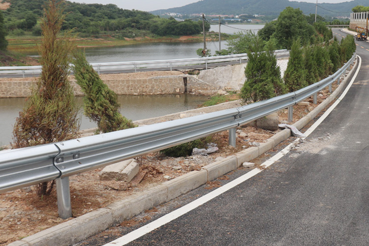 西藏公路波形护栏