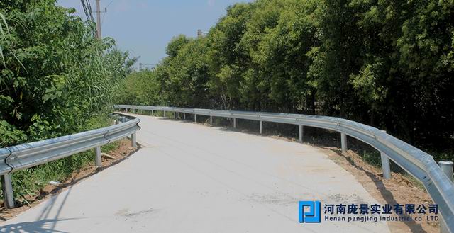 公路波形护栏板几多钱.jpg