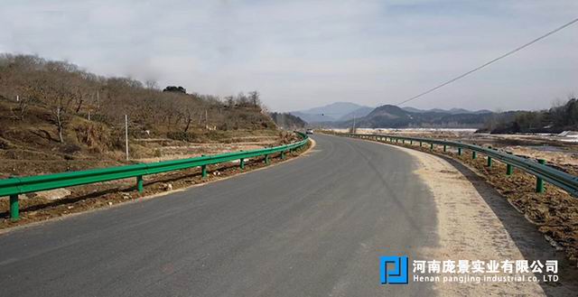 公路波形护栏板规格.jpg